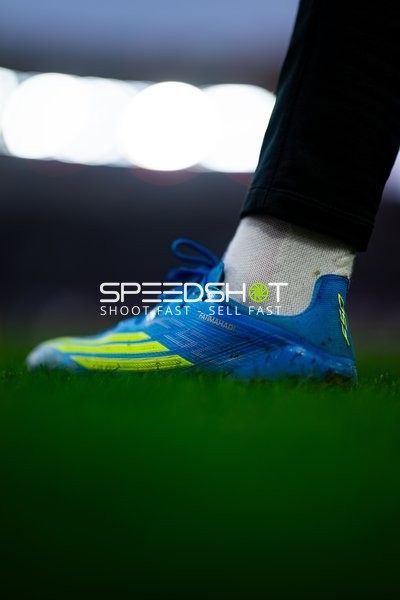 Fußballschuh auf Rasen