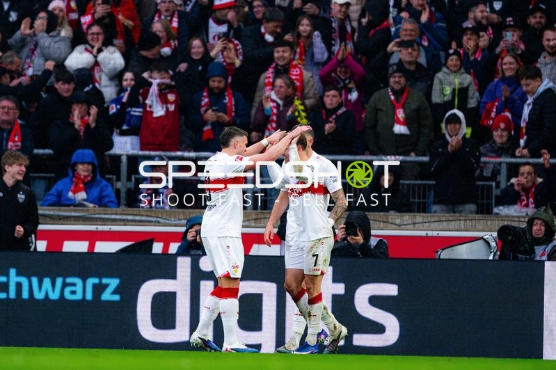 Jubel von Maximilian Mittelstädt (7; VfB Stuttgart) und Ermedin Demirovic (9; VfB Stuttgart)