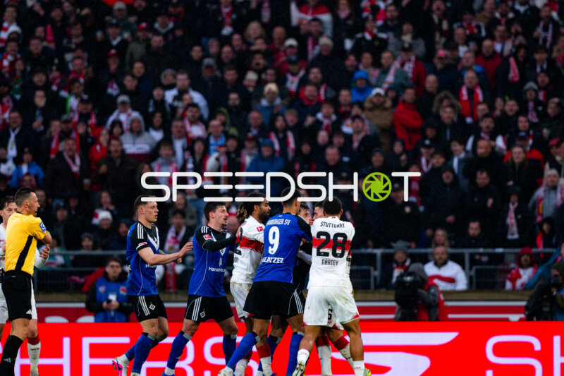 Intensiver Zweikampf auf dem Feld