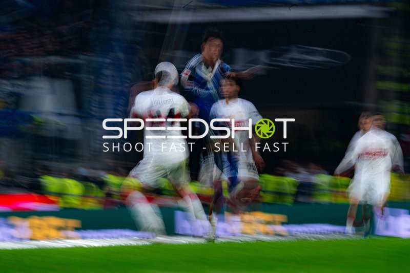 Zweikampf zwischen Luca Jaquez (14; VfB Stuttgart) und Immanuel Pherai (10; Hamburger SV)