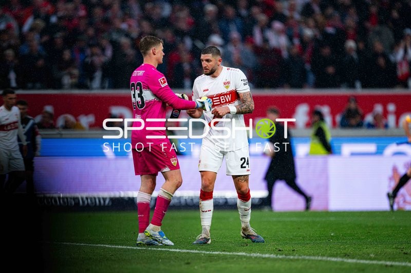 Torwart und Spieler im Gespräch