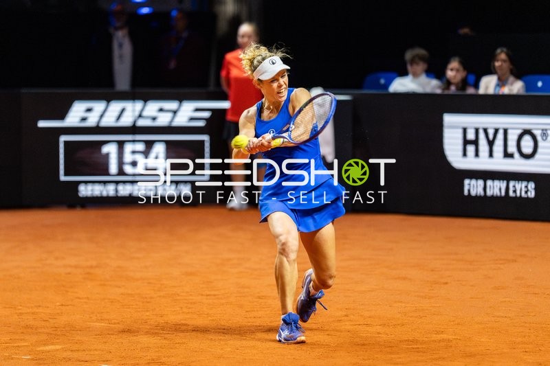 Rückhand-Schlag auf Hartplatz