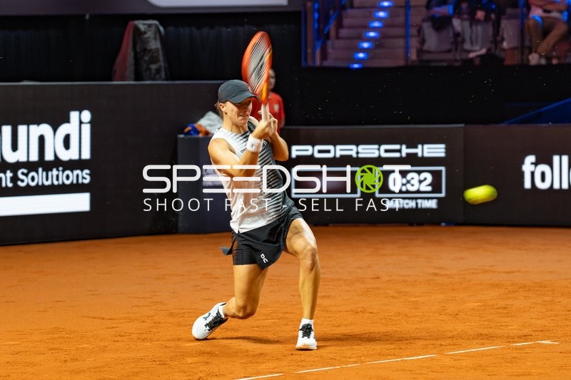 Tennis, Porsche Tennis grand Prix 2026, Porsche-Arena Stuttgart, Laura Siegemund vs. Iga Swiatek, Iga Swiatek POL