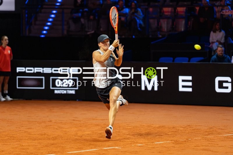 Tennis, Porsche Tennis grand Prix 2026, Porsche-Arena Stuttgart, Laura Siegemund vs. Iga Swiatek, Iga Swiatek POL