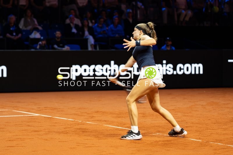 Tennis, Porsche Tennis grand Prix 2026, Porsche-Arena Stuttgart, Elina Svitolina UKR vs. Karolina Muchova CZE, Karolina Muchova CZE
