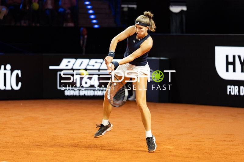 Tennis, Porsche Tennis grand Prix 2026, Porsche-Arena Stuttgart, Elina Svitolina UKR vs. Karolina Muchova CZE, Karolina Muchova CZE