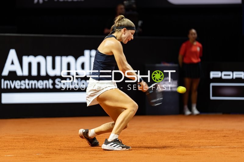 Tennis, Porsche Tennis grand Prix 2026, Porsche-Arena Stuttgart, Elina Svitolina UKR vs. Karolina Muchova CZE, Karolina Muchova CZE