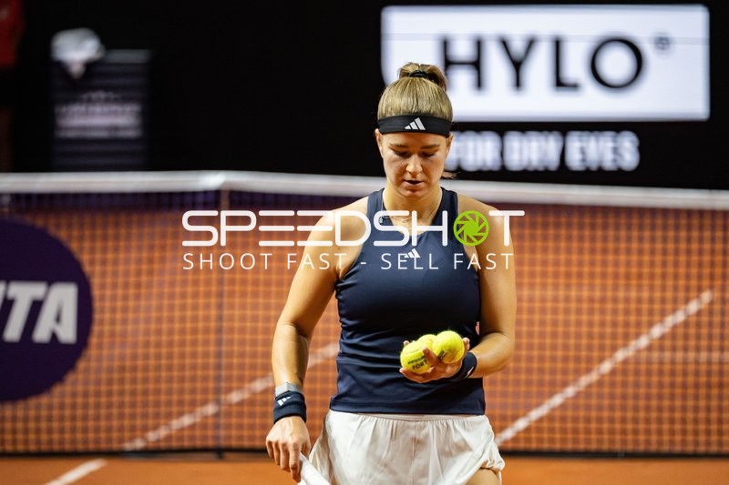 Tennis, Porsche Tennis grand Prix 2026, Porsche-Arena Stuttgart, Elina Svitolina UKR vs. Karolina Muchova CZE, Karolina Muchova CZE