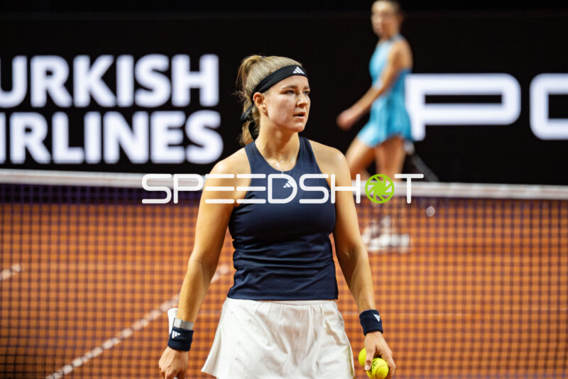 Tennis, Porsche Tennis grand Prix 2026, Porsche-Arena Stuttgart, Elina Svitolina UKR vs. Karolina Muchova CZE, Karolina Muchova CZE