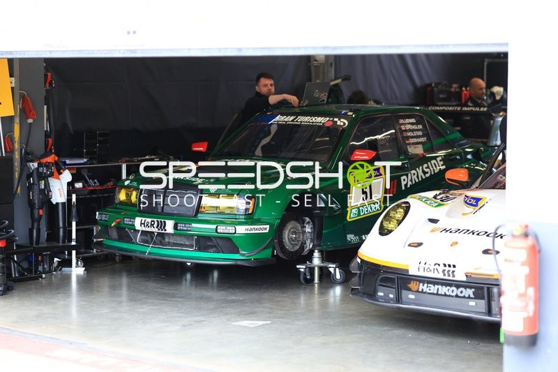 Boxenstopp beim 24h Nürburgring Qualifying