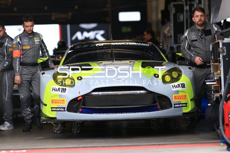 Boxenstopp beim 24h Nürburgring Qualifying