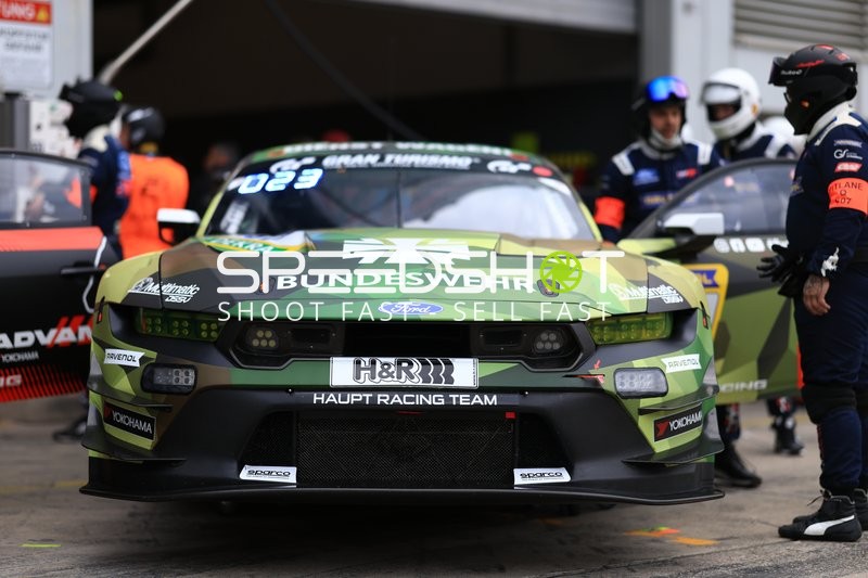 Haupt Racing Team in der Boxengasse