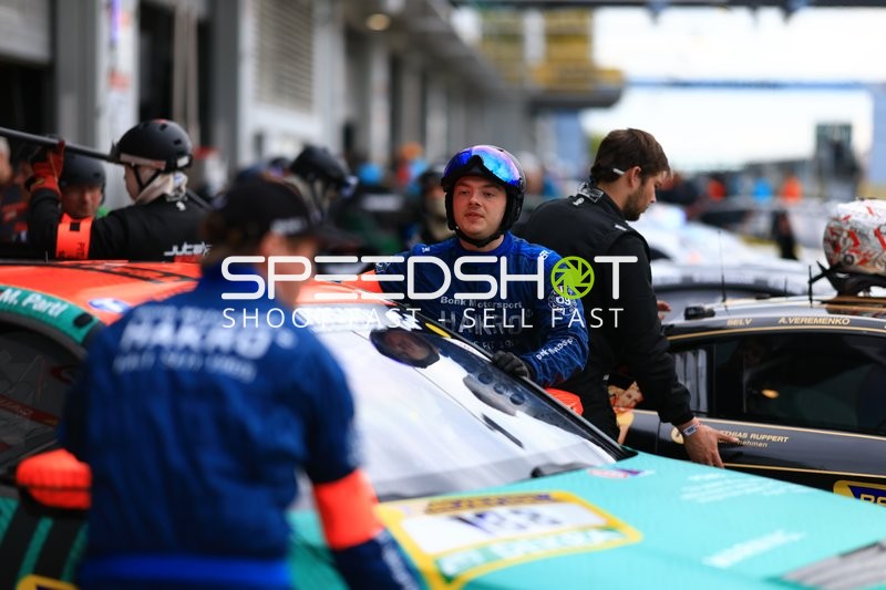 Boxenstopp beim ADAC RAVENOL 24h Nürburgring Qualifiers