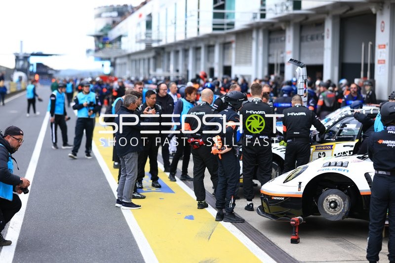 Boxenstopp beim 24h Nürburgring Qualifiers