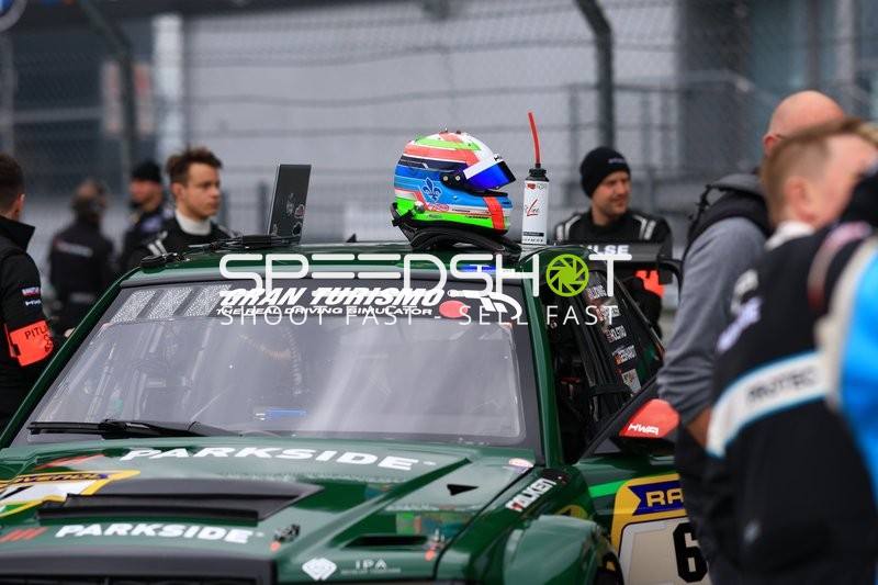 Boxenstopp beim 24h Nürburgring Qualifiers