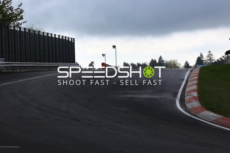 Leere Rennstrecke am Nürburgring