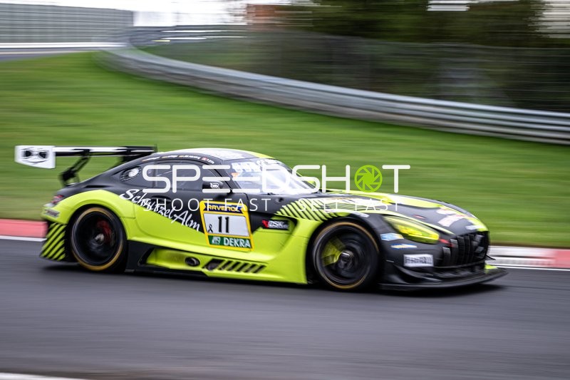 Schnitzelalm mit Startnummer 11 am Nürburgring