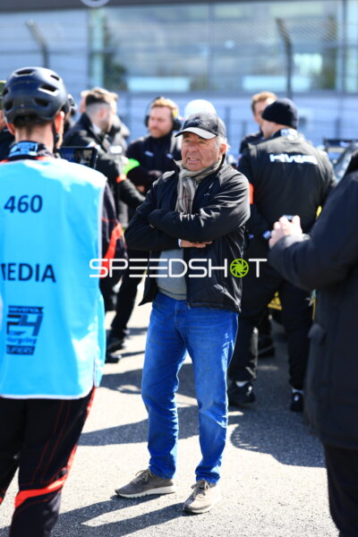 Boxencrew und Medien am Nürburgring
