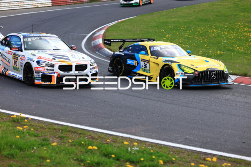 Spannendes Duell in der Kurve