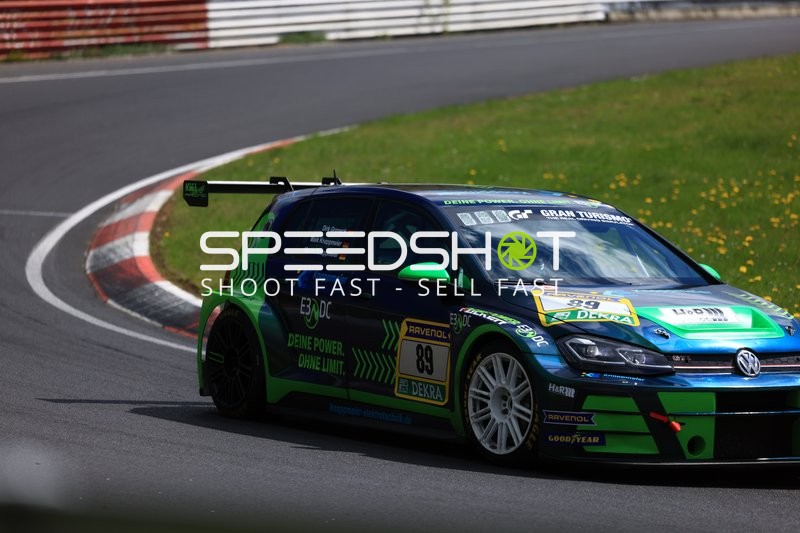 Rennwagen mit Startnummer 89 am Nürburgring