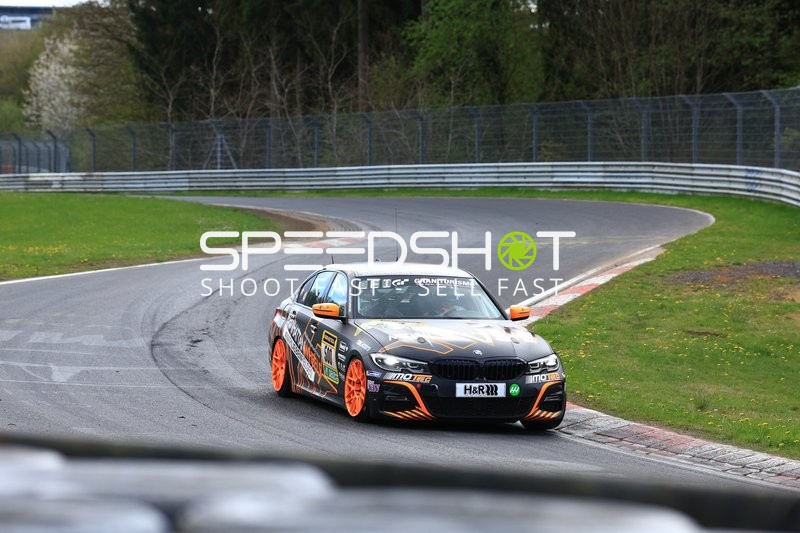 BMW mit Startnummer 500 auf dem Nürburgring