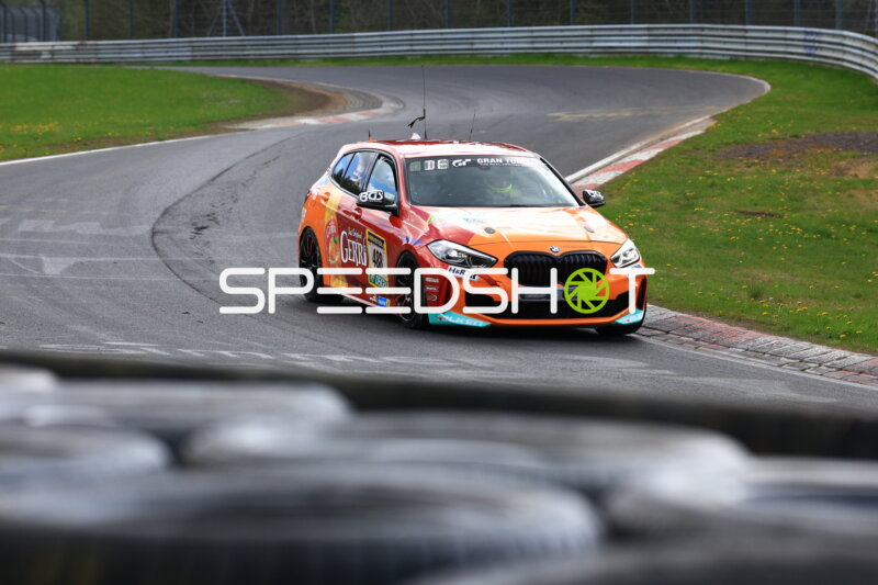 Fahrzeug Calvin de Groot & Daniel Alger & Kobe Pauwels & Nick Deißler & Nick Deissler & Tijmen van der Helm auf der Rennstrecke