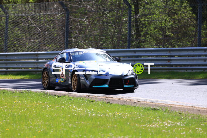 Rennwagen 524 in Kurve