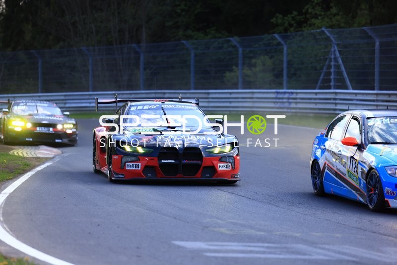 Actionreiche Kurvenfahrt am Nürburgring