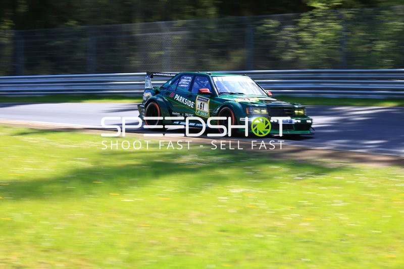 Rennwagen auf der Nürburgring Strecke