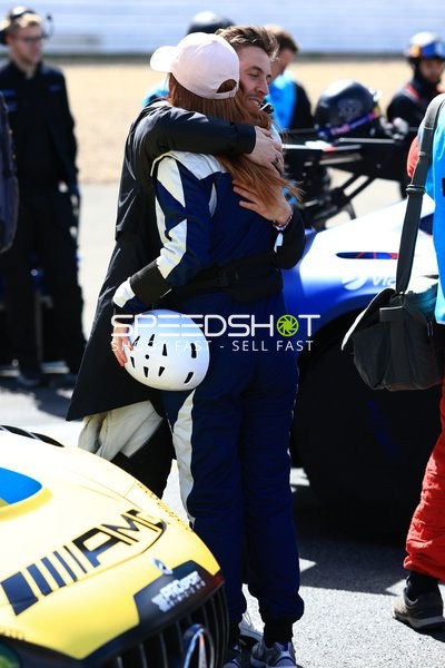 Emotionale Szene beim ADAC RAVENOL 24h Nürburgring Qualifiers