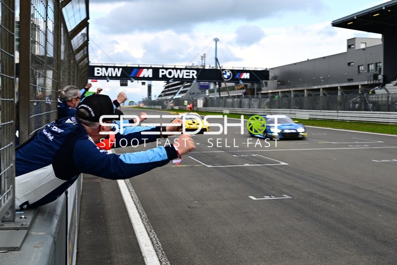 Spannung an der Start-Ziel-Gerade