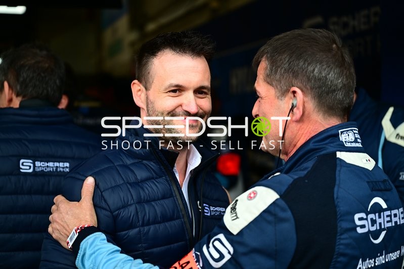 Scherer Sport PHX Team im Boxenbereich