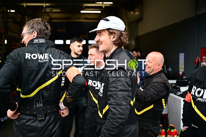 ROWE RACING Team in der Boxengasse