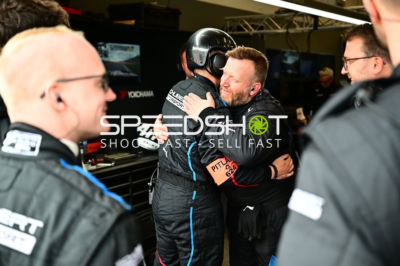 Emotionen in der Boxengasse am Nürburgring