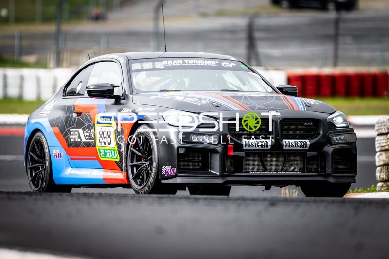 Rennwagen mit Startnummer 898 am Nürburgring
