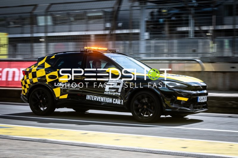 Intervention Car in der Boxengasse am Nürburgring