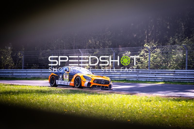 Spektakulärer Drift beim 24h Nürburgring Qualifying