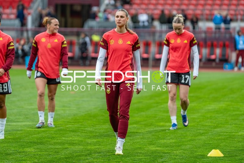 Spielerinnen beim Aufwärmen