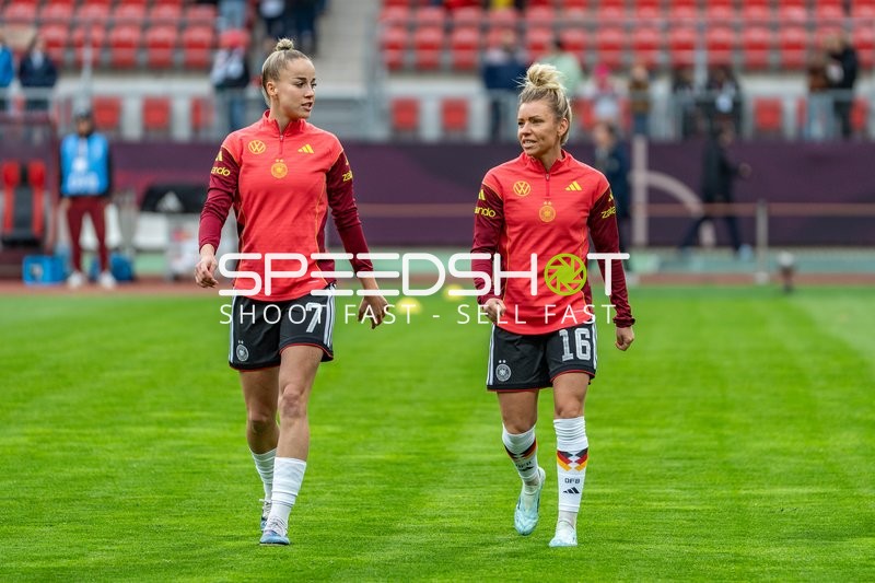 Spielerinnen beim Aufwärmen