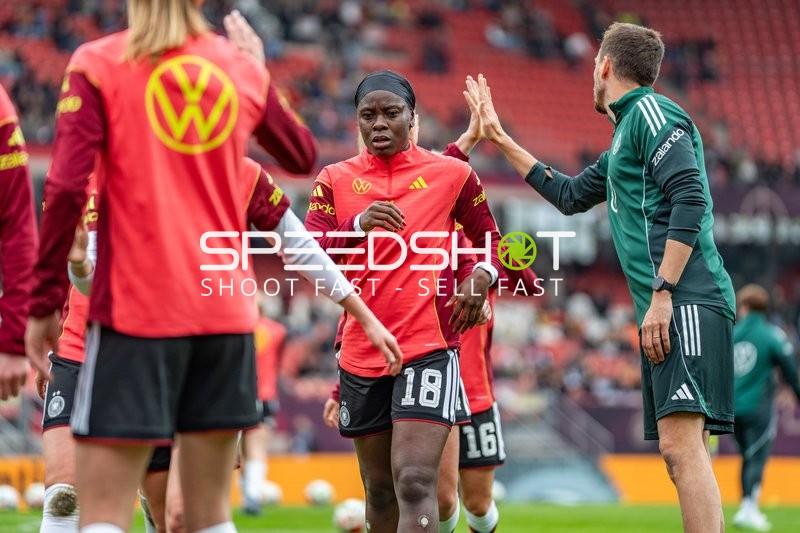 Spielerinnen beim Aufwärmen