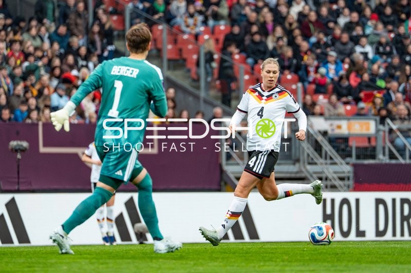 Torwartin und Spielerin