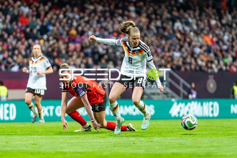 Zweikampf um den Ball