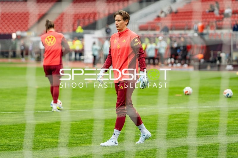 Torwartin von {95} beim Aufwärmen