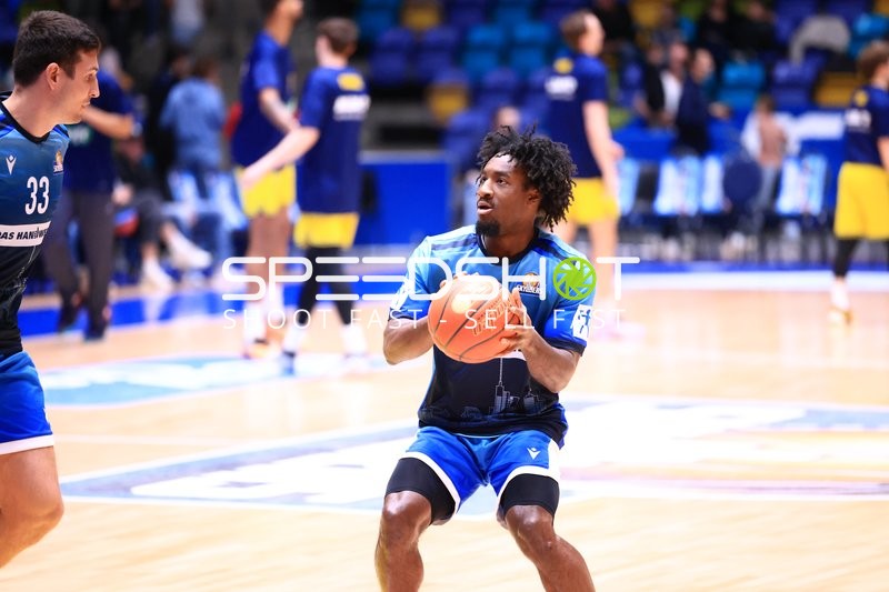 Isaiah Swope Isaiah Swope (1; Frankfurt Skyliners) mit Wurfvorbereitung