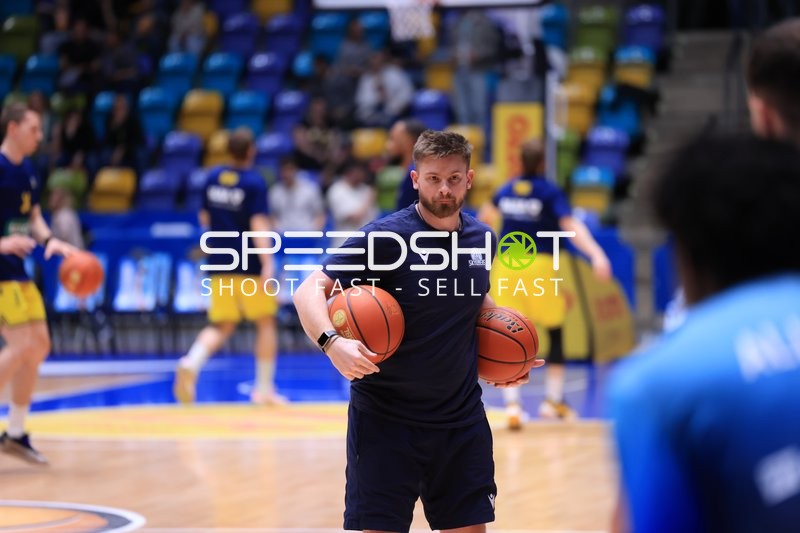 Joseph Reddish Joseph Reddish (997; Frankfurt Skyliners) mit Basketbällen