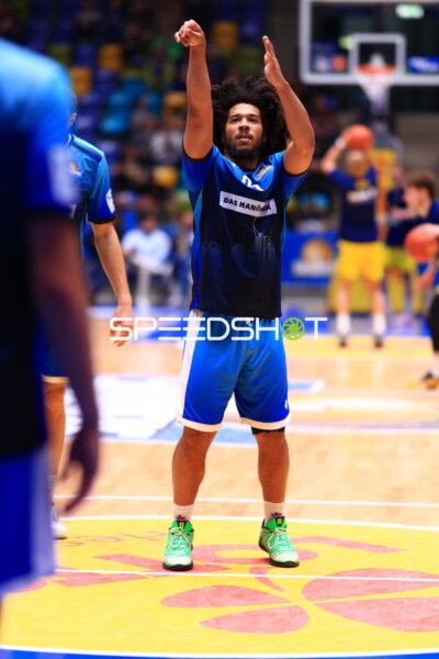 Spielszene mit Logan Johnson (0; Frankfurt Skyliners)