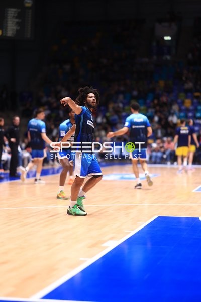 Spielszene mit Logan Johnson (0; Frankfurt Skyliners) und Teamkollegen