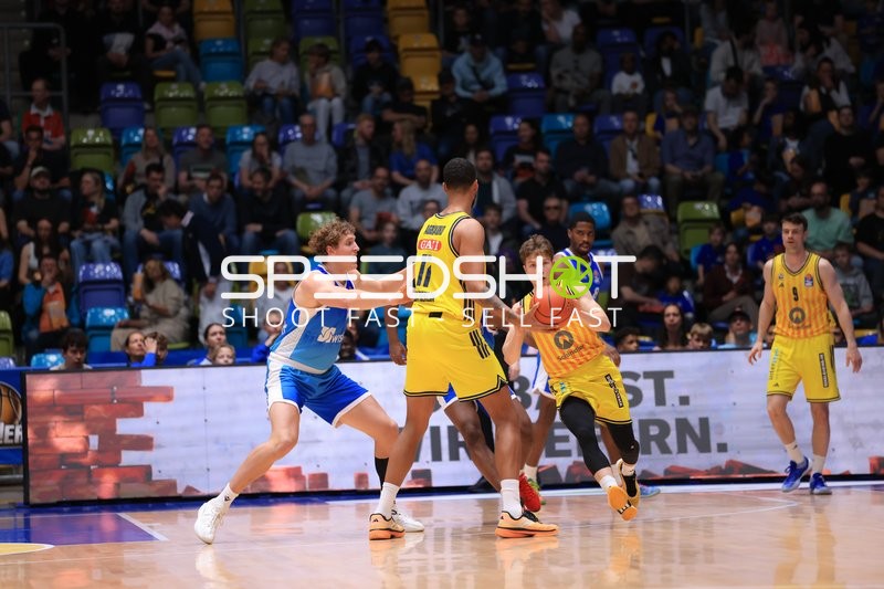 Bennet Hundt passt gegen William Christmas