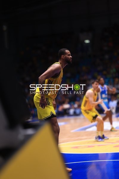 Defensive Aktion von Norris Agbakoko (17; Alba Berlin)