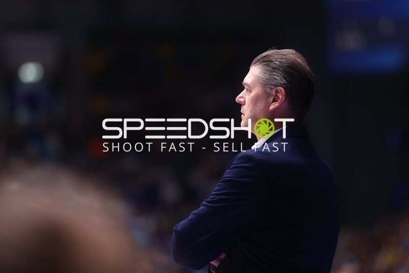 Konzentration von Klaus Perwas (999; Frankfurt Skyliners) im SNP-Dome